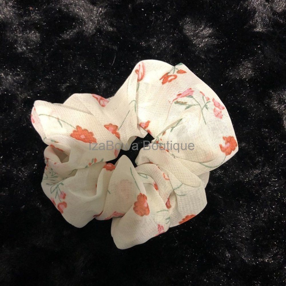 Ivory Flower Chiffon Scrunchie SC2890 Handmade NWT Boutique - Picture 1 of 1